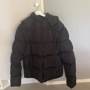 Vinterjacka från Asos  - Vinterjacka från Asos, fint skick, storlek L 