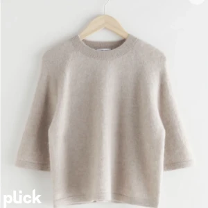 &other Stories tröja - Säljer min superfina tröja ifrån other stories i mohair, superfint skick.