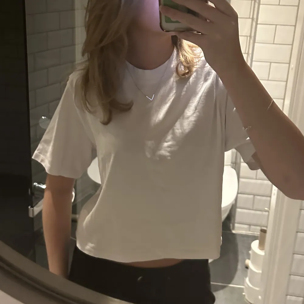 Oversized tshirt från NA-KD som är helt oanvänd🫶🏼 Stl xs, oanvänd. T-shirts.