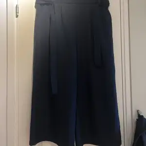 Mörkblå kostymbyxor från Lager 157!