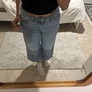 fina jeans ifrån h&m! säljer pga att de är för korta. är i bra kondition!