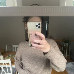 gosig tröja - en supermysig tröja från HM🫶🏻 perfekt nu till hösten då den inte är sådär SUPERtjock men ändå håller värmen.