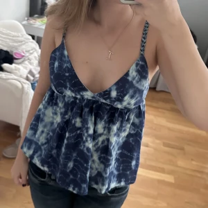 Sommar topp - Såå fin sommartopp från zara. Aldrig använd, lappen är kvar. Inga defekter👏🏼Köpt för 359 i somras