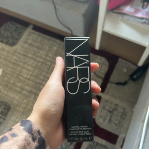 😍 - Jag har köpt från Sephora . Din var för ljus för mig . Men din jätte fint på hy. Jag knappt öppnat din . Din är helt nytt 