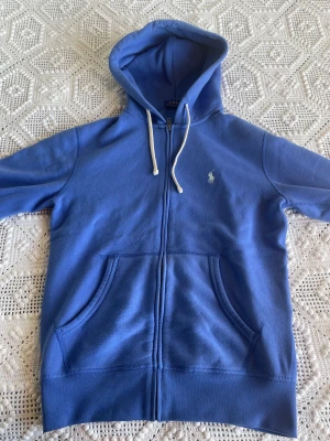 Polo Ralph Lauren zip-hoodie blue  - Skicket är 9/10  Storlek XS Knappt använd 