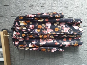 Blommig klänning  - Vid passform upplevs större än 36