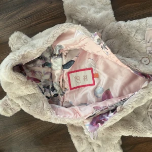 Ny overall  - Jätte fin ny overall som är oanvänd. Storlek 56-62 den är rymlig