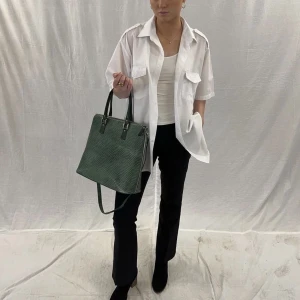 Vit skjorta  - Finns att köpa på min instagram ”onemoreuse.uf”. Kostar 69kr 🫶🫶