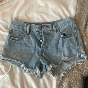 Levis shorts 501 - Shorts från Levis, endast provade. Hittar ej storlek men uppskattas till XS/S