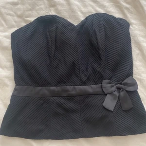 Linne M - Storlek 40 men tkr mer den är som en 38. Bra skick