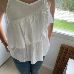 Super fint linne  - Säljer detta super söta linnet, vet ej var det kommer ifrån men jag skulle tro HM (vet ej storlek men sitter som XS/S som jag bär. 