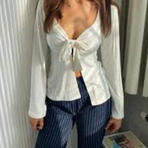 Maddy blouse - Säljer min jätte fina maddy blouse då jag inte tycker den passar på mig så bra, använt ungefär 2 gånger💗 kom provat för bilder