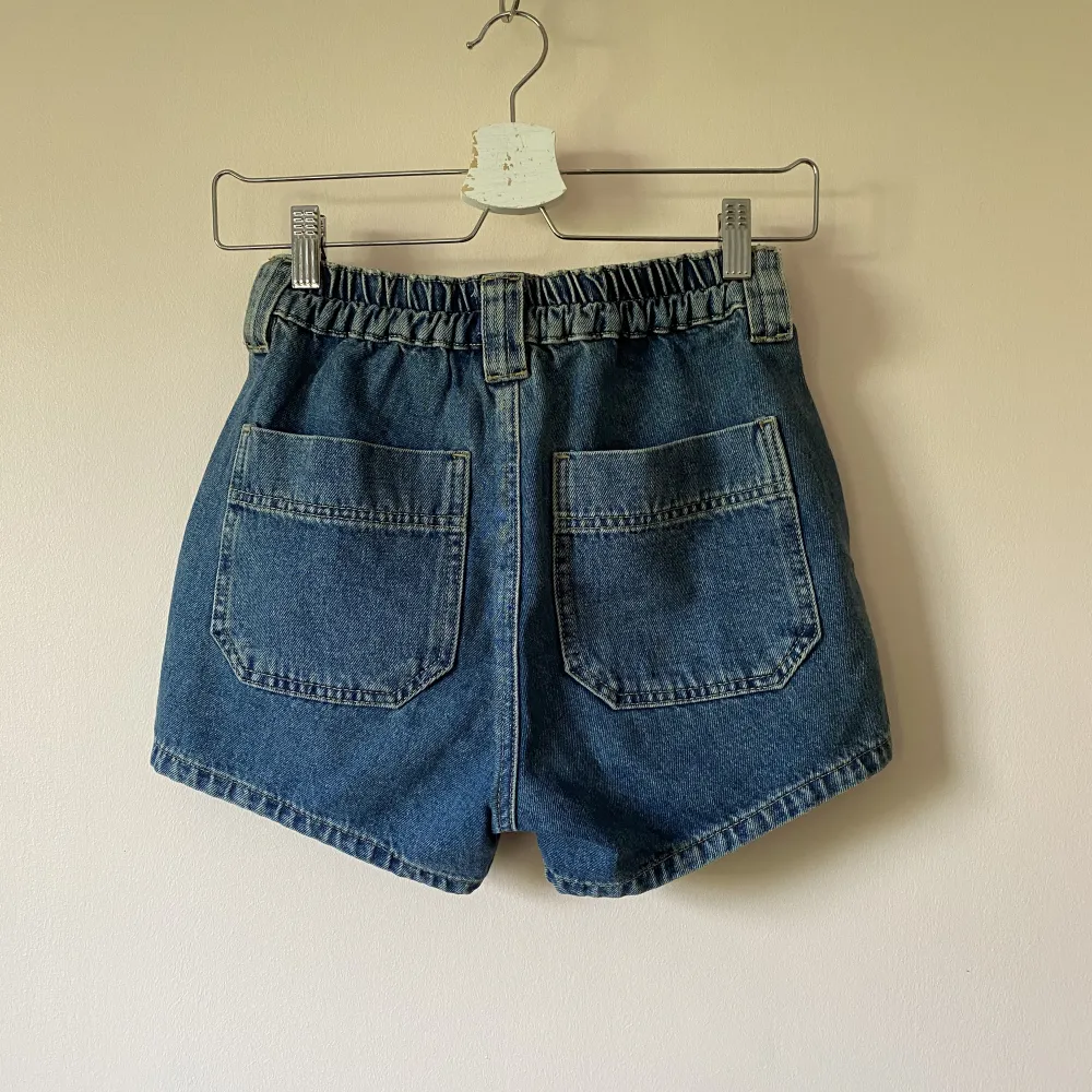 Urban Outfitters retro denim shorts   Storlek xs   Använda en eller två gånger så i toppen skick   . Shorts.