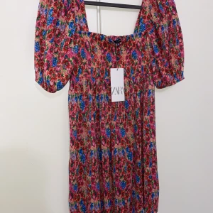 Klänning  - Klänning från zara ny