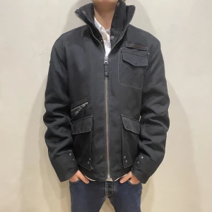 Jacka Midmunk  - Hej! Säljer nu min jacka från märket Midmunk storlek S i fint skick. Modellen på bilden är 180cm lång och väger 80kg. Tveka inte på att höra av dig om du har några frågor eller funderingar kring varan!