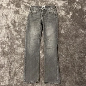 Lågmidjade jeans - Jeans ”ICON” från lager 157. Använda 1 gång. Säljer pga att de inte sitter så bra på mig, är ca 162. Skriv om ni undrar över något!💗 