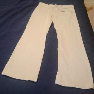 Monki Jeans storlek 40 (EU storlek 36). Aldrig använda (de har förfarande lappan kvar)