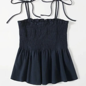 Topp - Super söt topp🌸 knappt använd så i super fint skick🌸