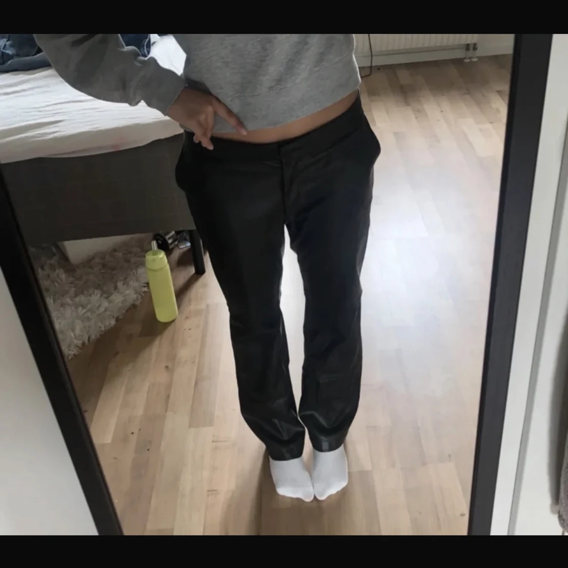 Lågmidjade skinnbyxor