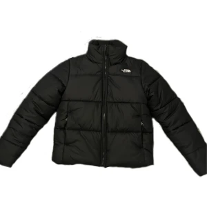 The North face jacka - Jätte varm och snygg jacka som passar perfekt nu till vintern❄️ Säljer då den inte passar mig. Den är i princip i nyskick, använd fåtal gånger. Skriv för fler bilder. Köpt förra vintern för 2699kr, skriv prisförslag🩷