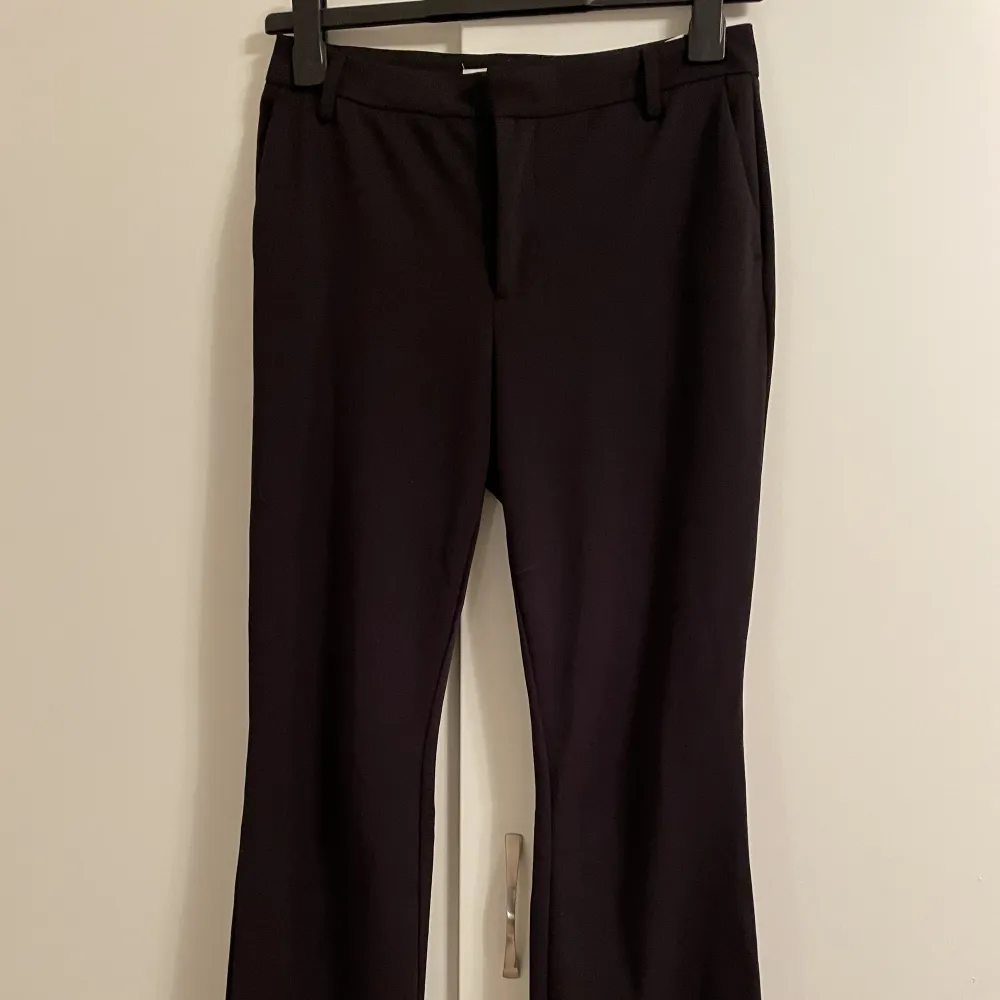 Svarta kostymbyxor från vero moda i storlek M/34, oanvända💓. Jeans & Byxor.