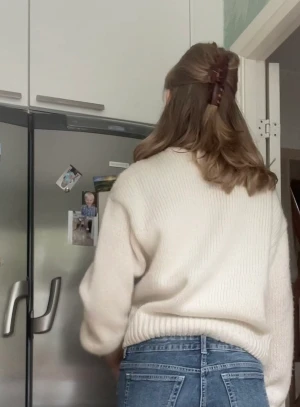 Vit stickad tröja - Så söt vit stickad tröja som inte finnas att köpa längre!