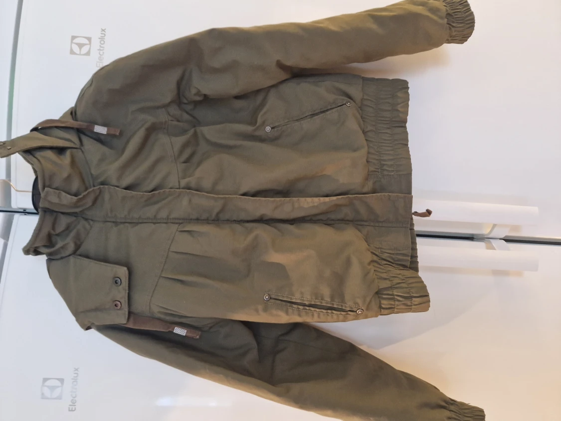 Militärgrön jacka