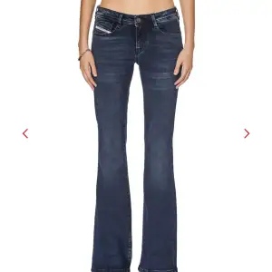 Så snygga lågmidjade disel jeans!! Bra skick och inga slitage. Kostar 1,800kr nya säljer för 800kr. W28 L30, passar mig som har 34 o 36 i jeans. Bootcut o långa i benen.