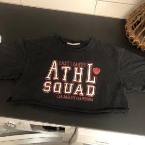 Croppad träningstshirt M - Storlek M 