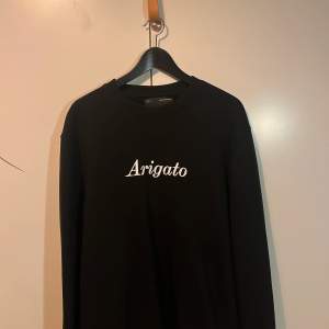 Arigato tröja storlek m i nyskick använd nån få gång 