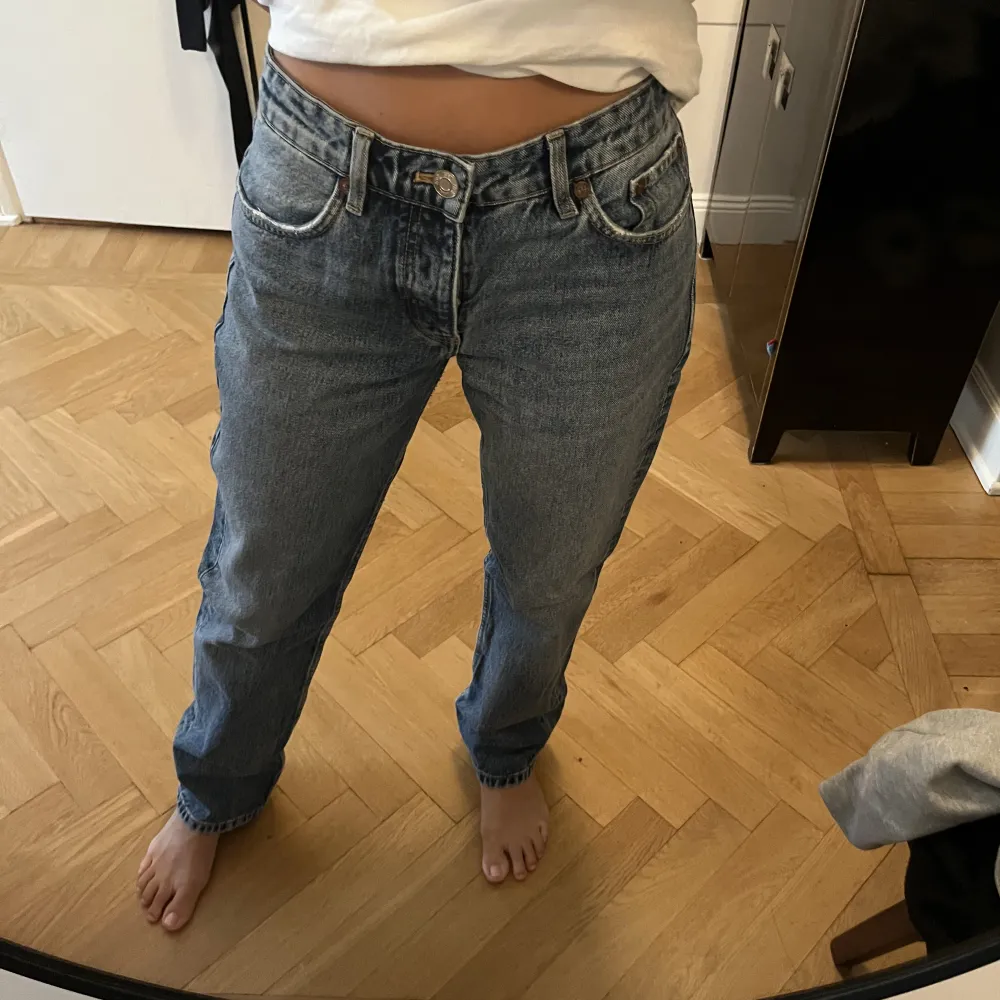 Jeans från zara, strl 36! Jag är 1,68 cm lång och de är lite långa för mig . Jeans & Byxor.