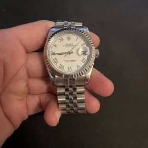 Klocka - Sjukt fin!  Extra länkar + serie nummer.  