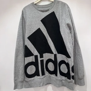 Tröja  - Superfin adidas tröja storlek L men passar S-L