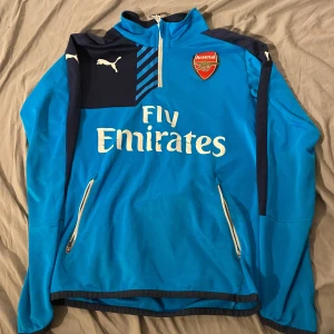 Arsenal Tröja - Säljer denna eftersom att den har blivit för liten för mig.