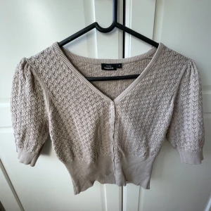 kortärmad kofta - kortärmad kofta från Lindex, köpt på sellpy men i toppenskick!!!❤️❤️