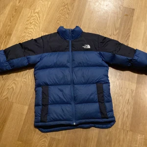  North face 700 vinter jacka - Storlek S och är en perfekt varm jacka till vintern