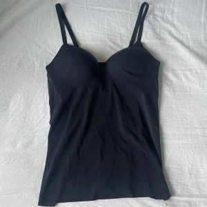 linne med inbyggd bh - använd köp nu! för litet så finns ingen bild på😽