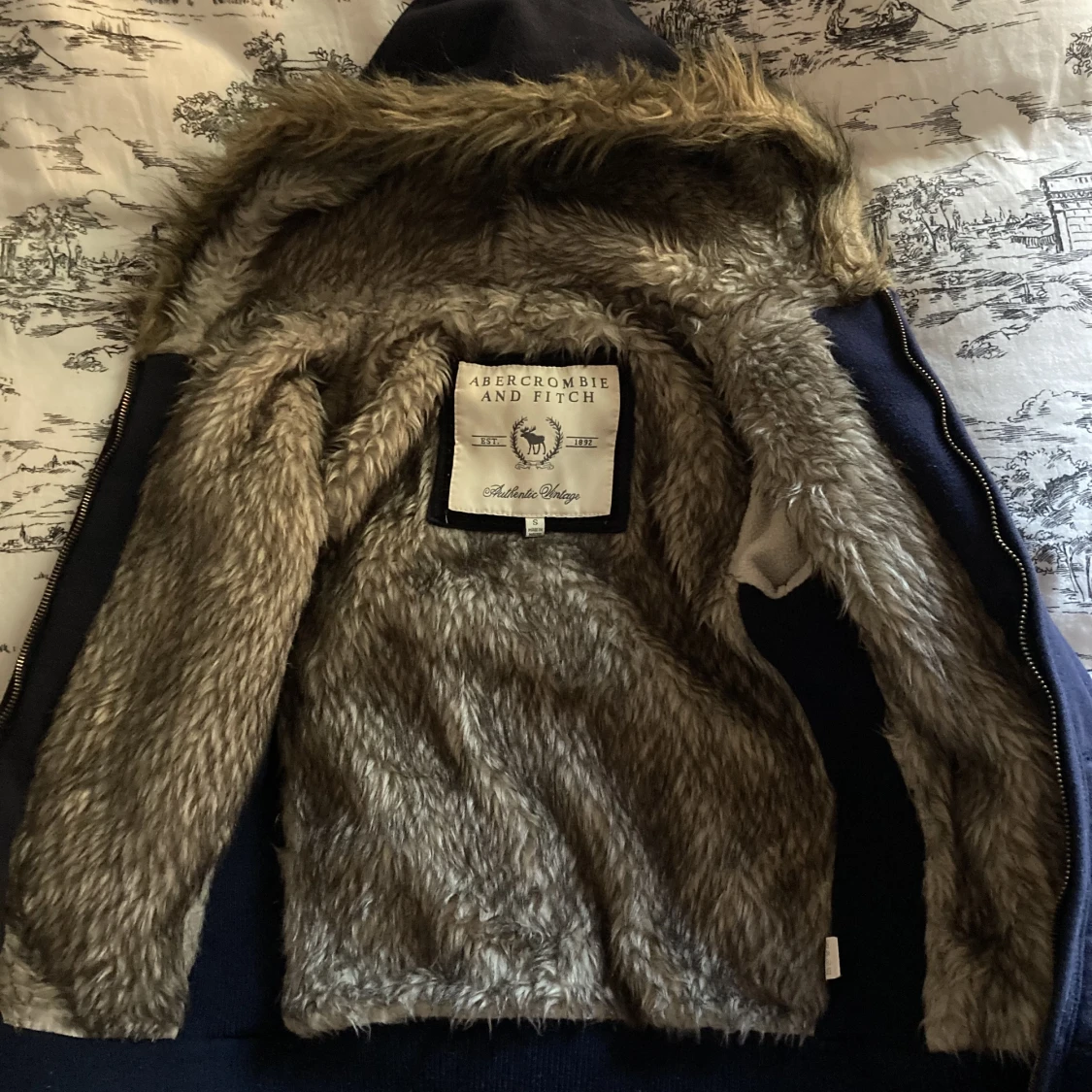 Höstig mörkblå Zip Up hoodie från Abercrombie & Fitch - 91