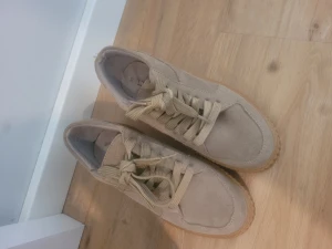 Sneakers  - Använda max 2 gånger. 