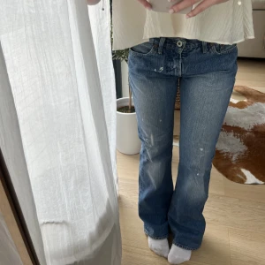 Replay jeans  - Säljer dessa snygga replayjeans då de tyvärr är lite stora på mig 🤍🤍 Frakt tillkommer utöver priset ovan 🫶🏼 