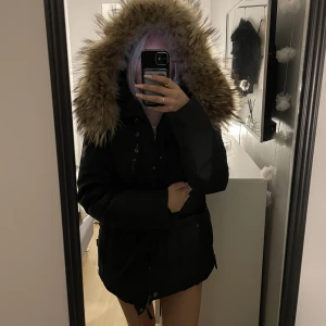 Jacka - Snygg jacka som är använd men i fint skick 