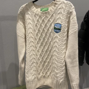 Sweaterhouse tröja  - Stickad Sweaterhouse tröja.  Använt ett antal gånger, kommer dock i bra skick. Skriv för mer info 