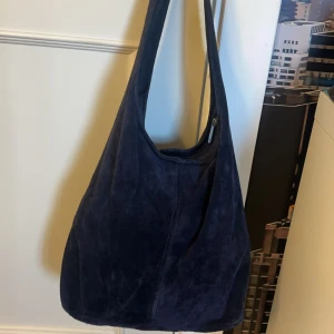 Mocka väska! - Säljer denna superfina väska från märket Diaz som jag köpte i Grekland förra året för 500kr! 