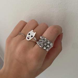 Säljer denna sååå coola  ringen från Edblad!! Köpt för 350kr och jag säljer för 200💘 jättebra skick!! Har många intresserade så startade en budgivning!