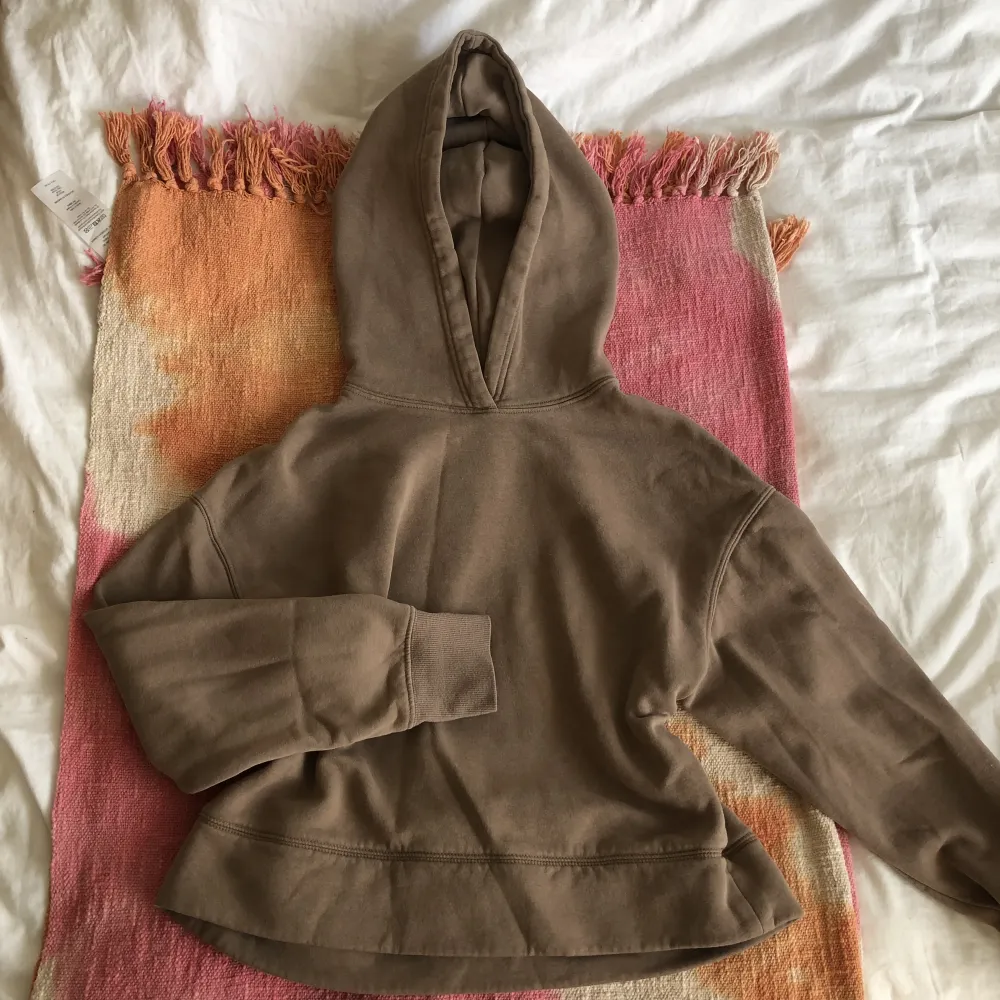 En mysig brun hoodie från ZARA i storlek S 💗. Hoodies.