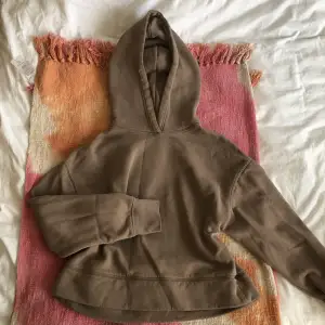 En mysig brun hoodie från ZARA i storlek S 💗