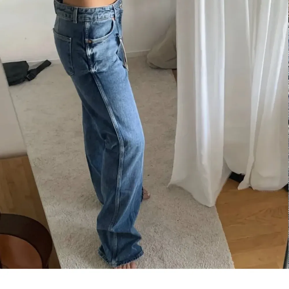 Zara mid rise jeans, storlek 36. Jeans & Byxor.