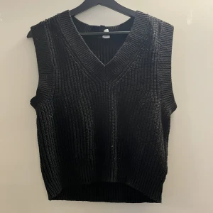 Stickad väst - Svart stickad väst från HM i stl XS
