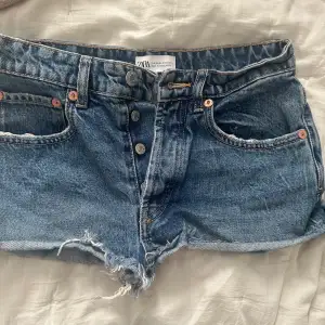 Säljer dessa zara shorts då dem är lite för små för mig. 