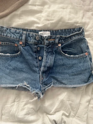 Zara shorts  - Säljer dessa zara shorts då dem är lite för små för mig. 